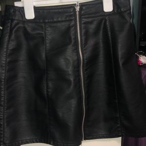 Forever 21 Leather Zipped Mini Skirt